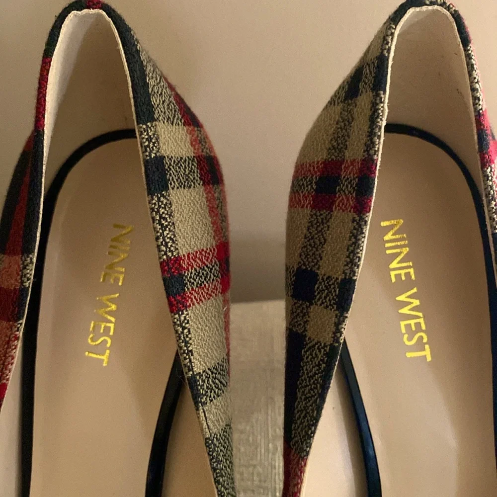 Shoe - Picture 2 of 5